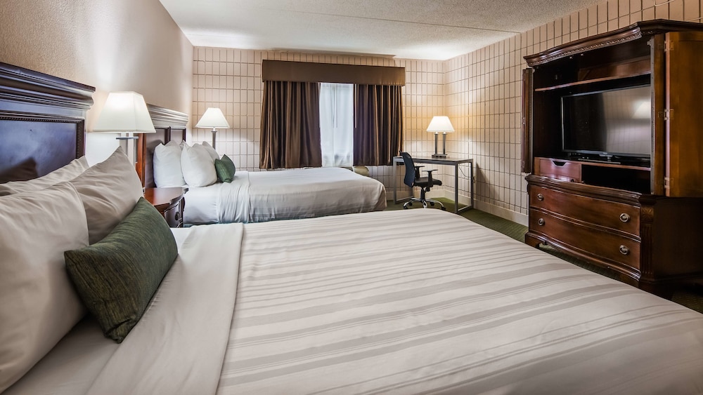Baymont Inn and Suites by Wyndham Farmington, MO 14/62