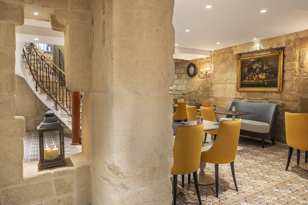Hotel Ducs de Bourgogne 39/45
