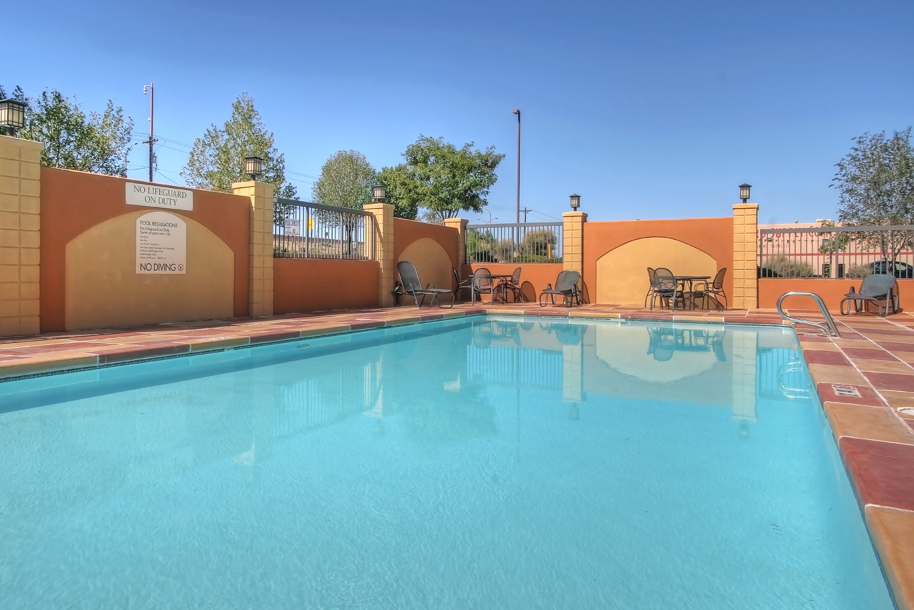 Holiday Inn Express Hotel And Suites Albuquerque Midtown 17/26