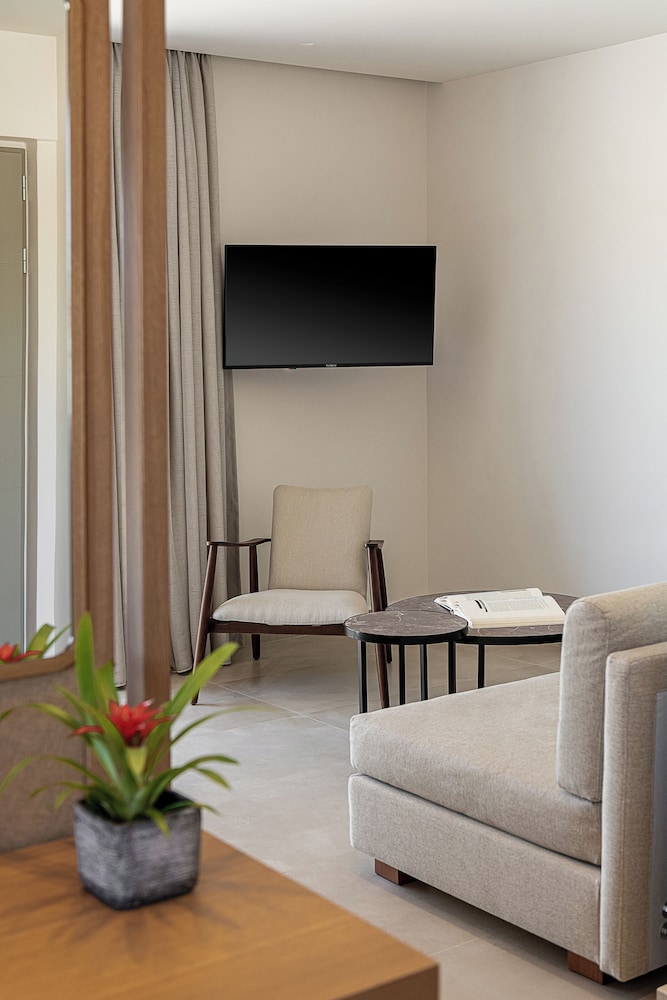 Inea Hotel and Suites 72/78