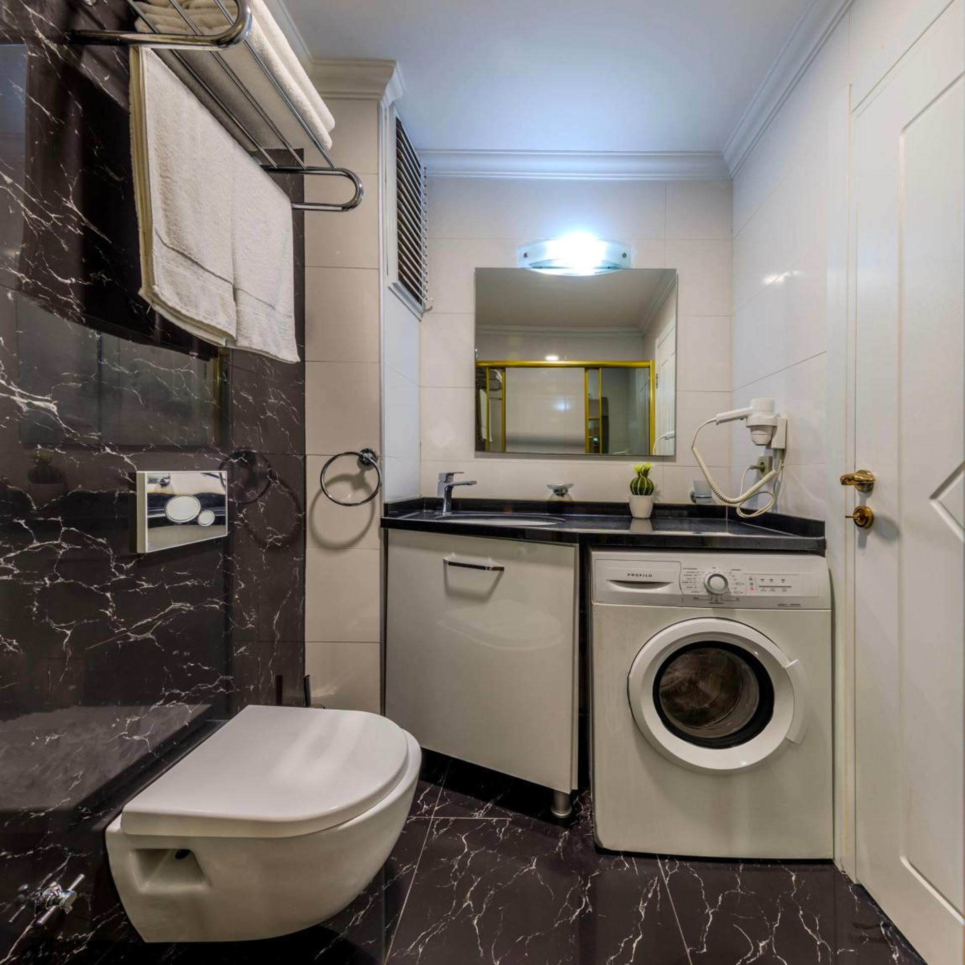 LEMIS SUITE 48/50