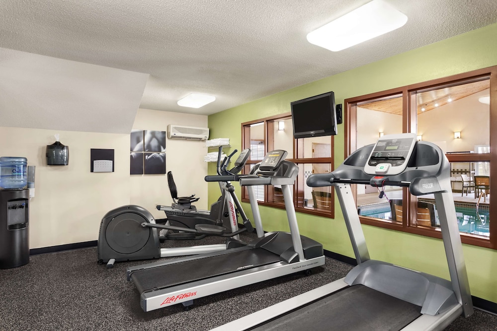 Country Inn & Suites By Radisson, Ames, IA 13/25