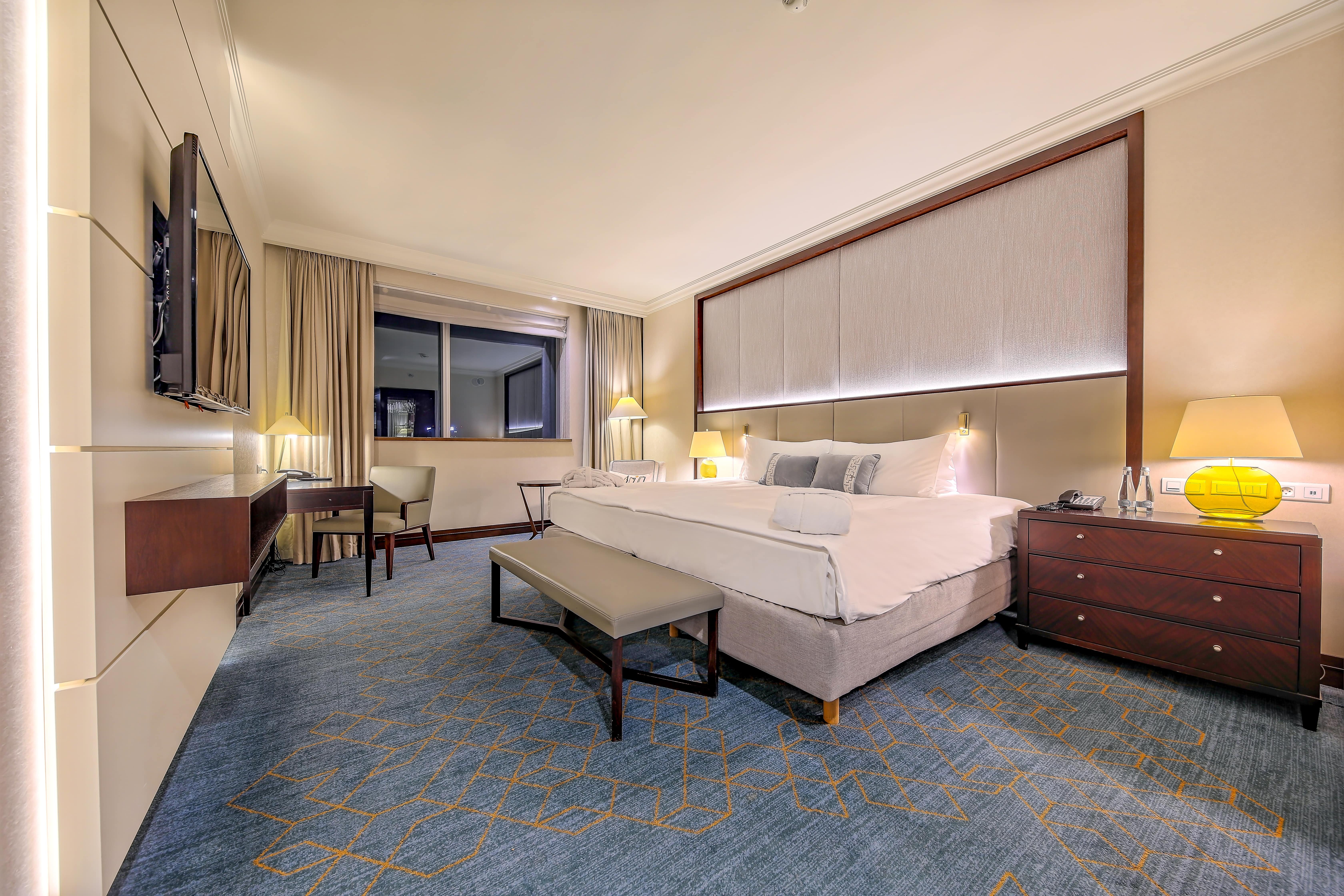 Intercontinental Warsaw 32/81