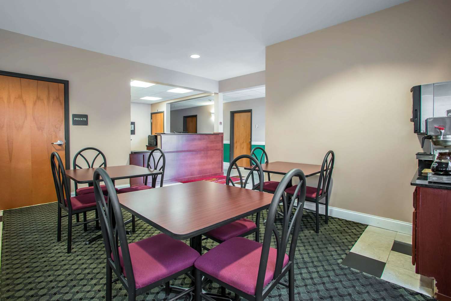 Econo Lodge Harrisburg Hershey 17/26