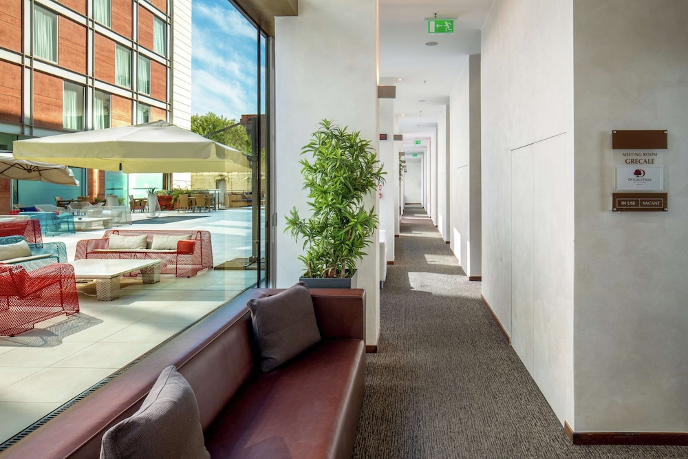 DOUBLETREE BY HILTON MILAN 30/83