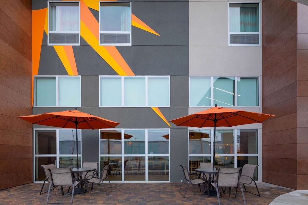 La Quinta Inn and Suites by Wyndham Perry 26/32