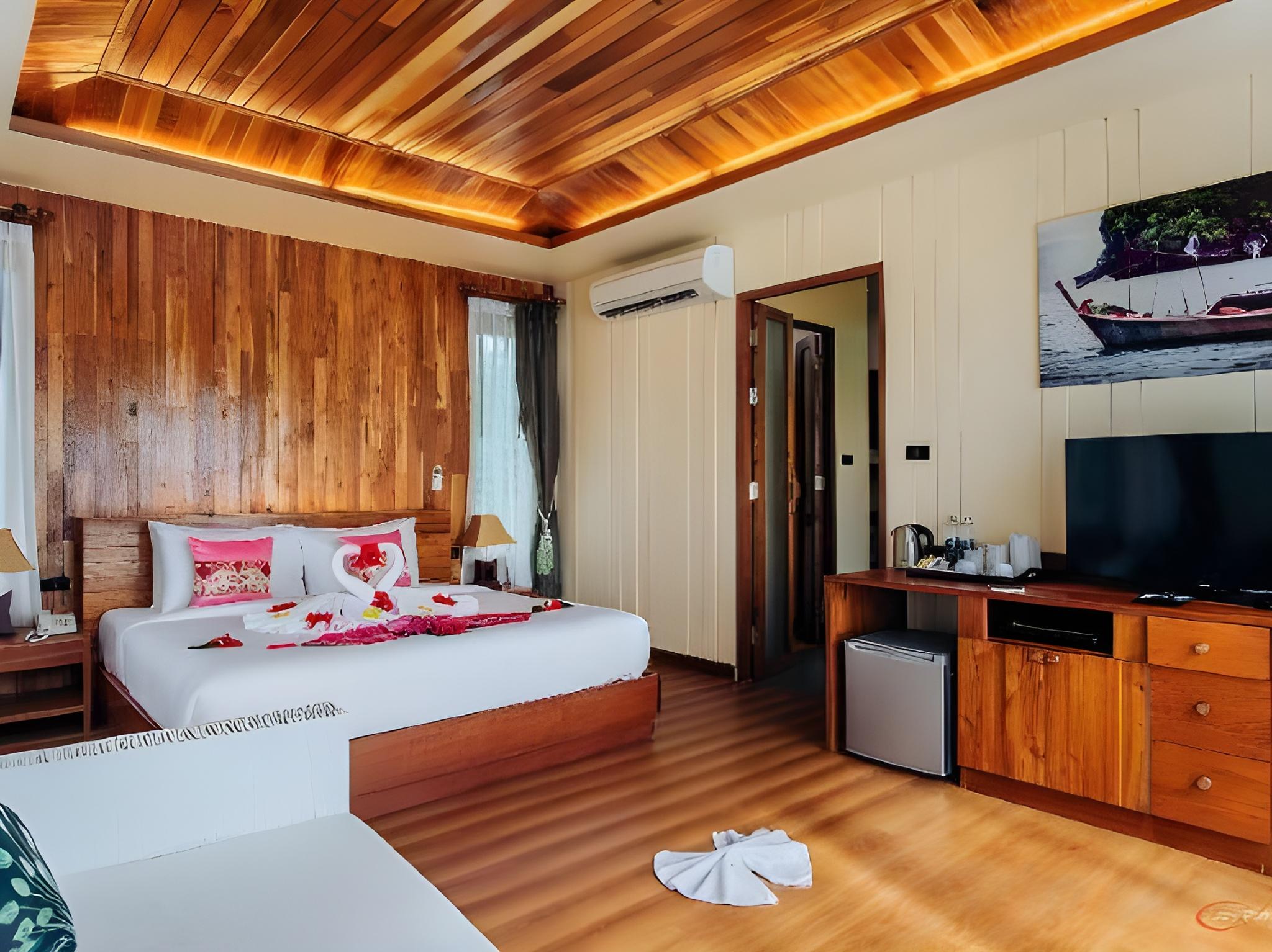 Grand, Pool, Deluxe, Villa, King Bed, Ocean View