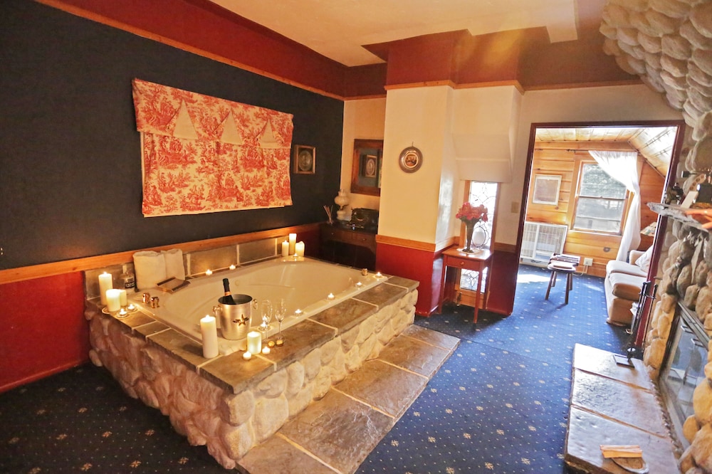 Gold Mountain Manor 10/48