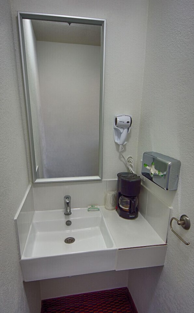 Budget Inn Motel 37/54