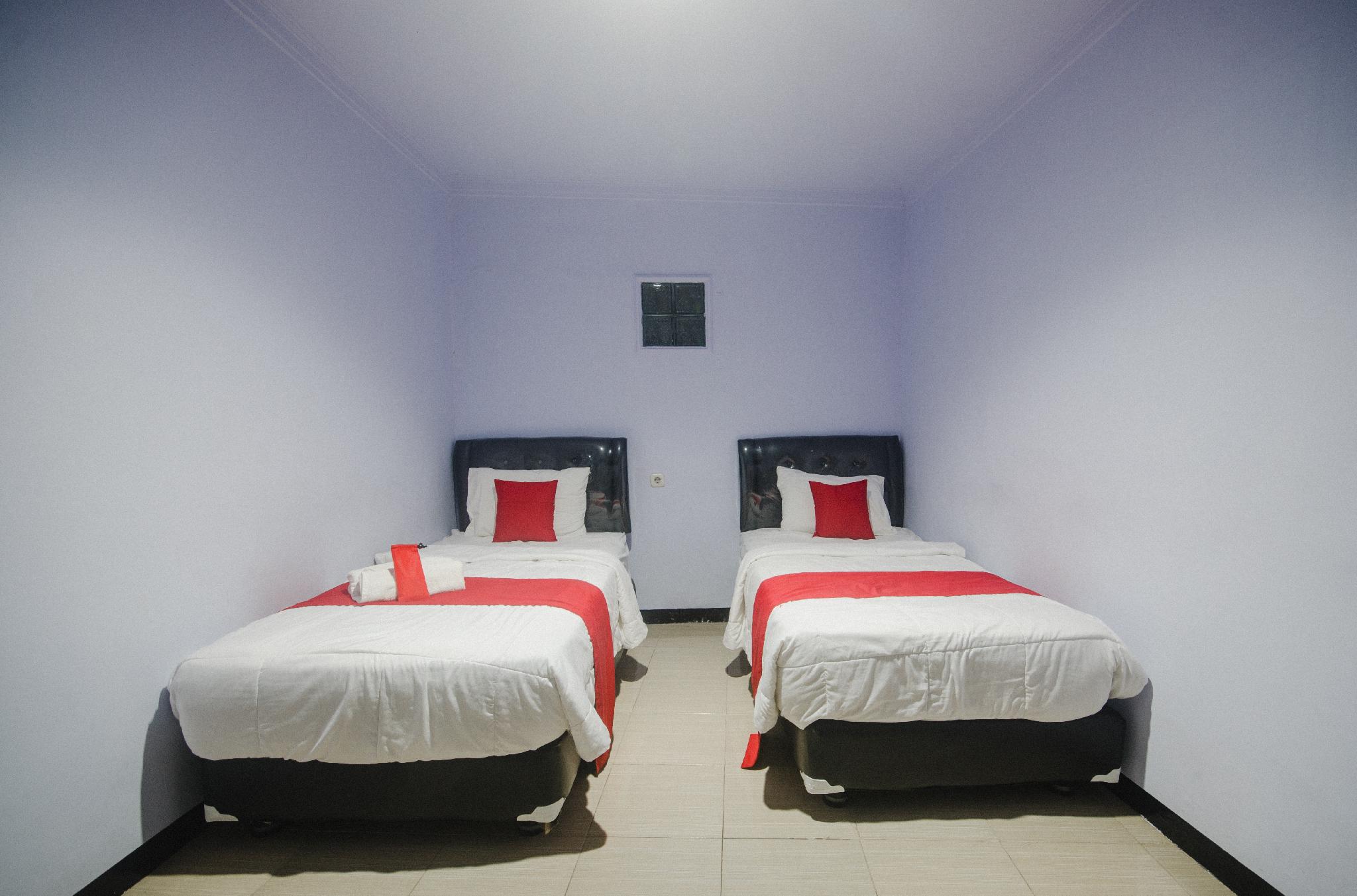Standard, Twin Beds