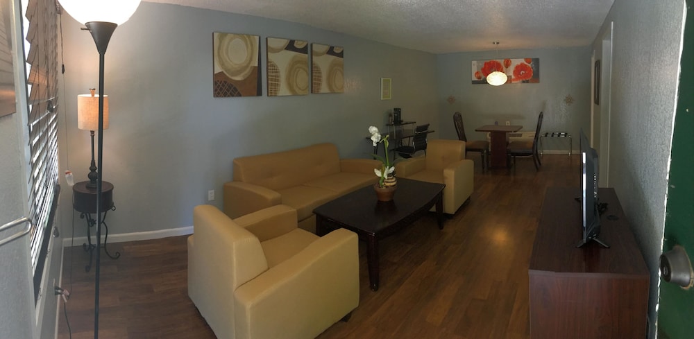 Super 8 By Wyndham Lantana West Palm Beach 25/34