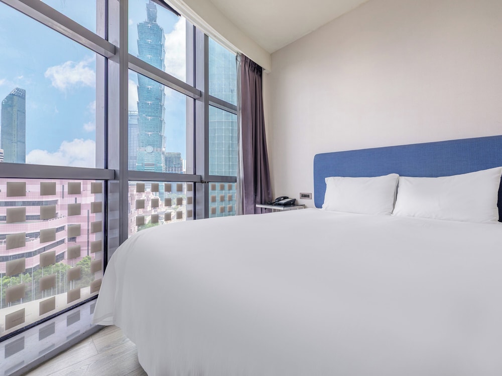 DELUXE, DOUBLE BED