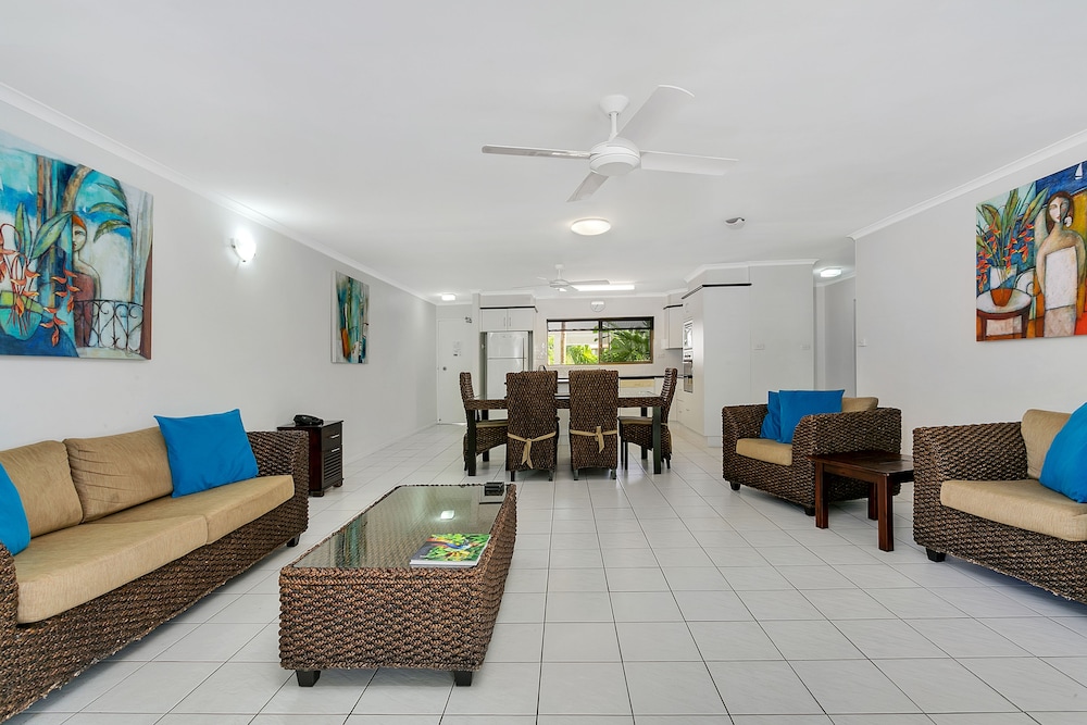 Roydon Beachfront Holiday Apartments 23/50