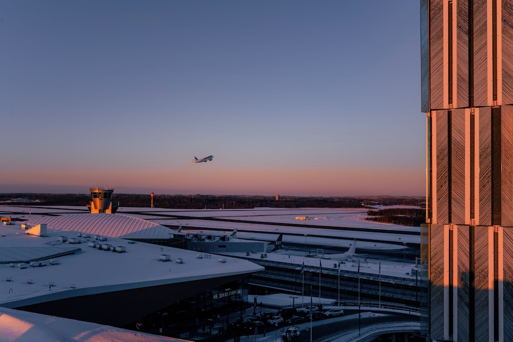 Clarion Hotel Helsinki Airport 61/65