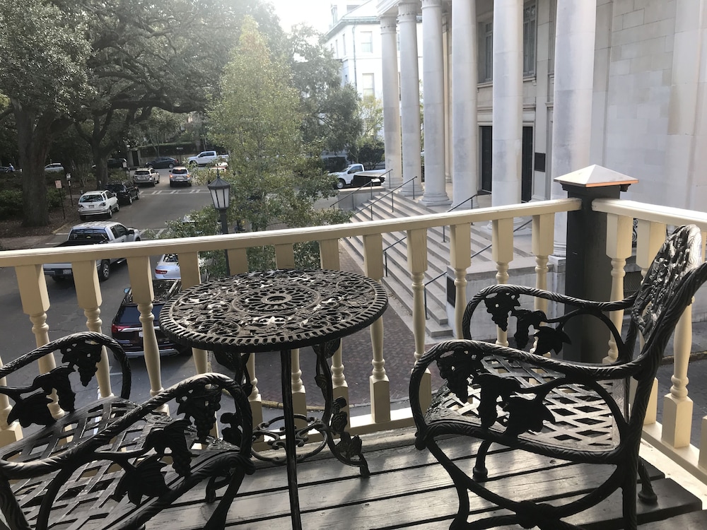 Foley House Inn 63/75