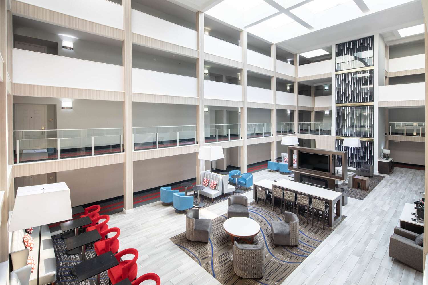 La Quinta Inn & Suites by Wyndham Atlanta Airport South 25/47