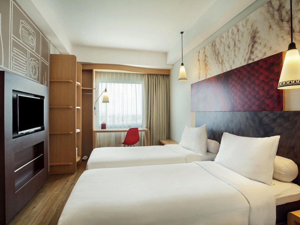 IBIS YOGYAKARTA ADI SUCIPTO 14/54
