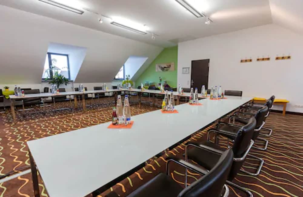 Hotel Arooma 38/47
