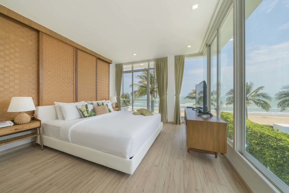 4 Bedrooms, Pool, Villa, King Bed, 3 Queen Beds, Beach Front، Tolani Le Bayburi Villas Pranburi 5/10