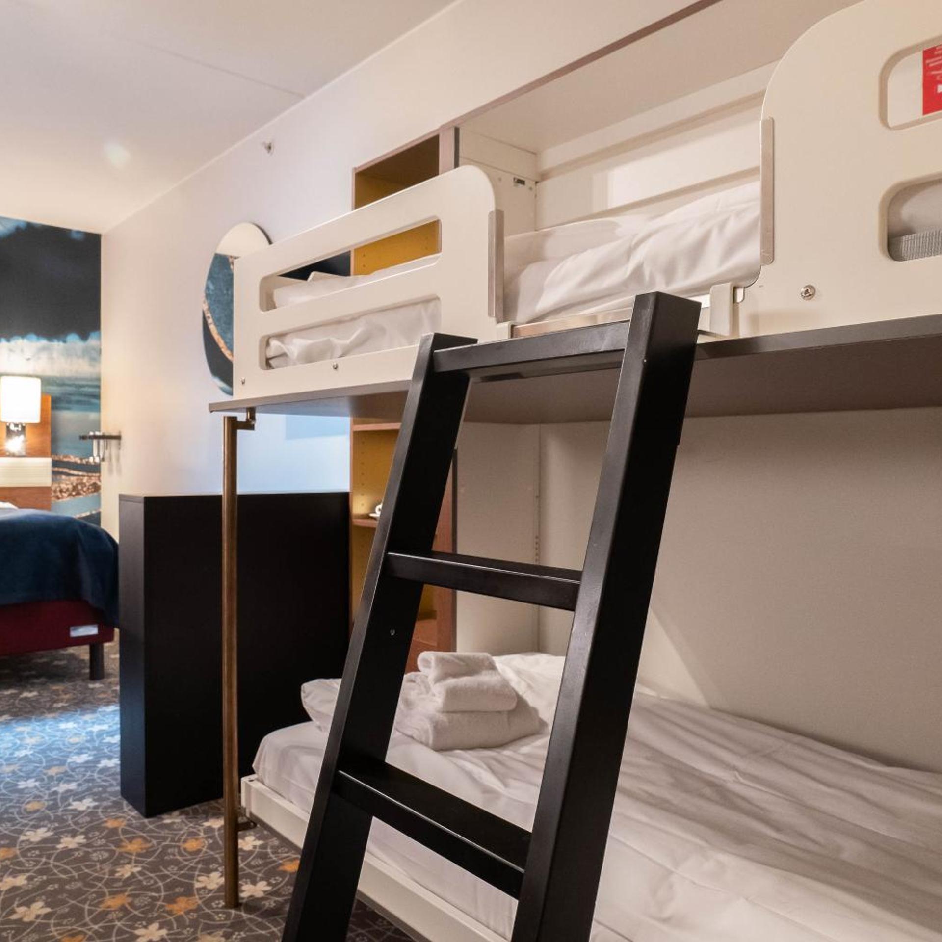 غرفة كلاسيكية بأربعة أسرّة، Profilhotels Opera 3/5