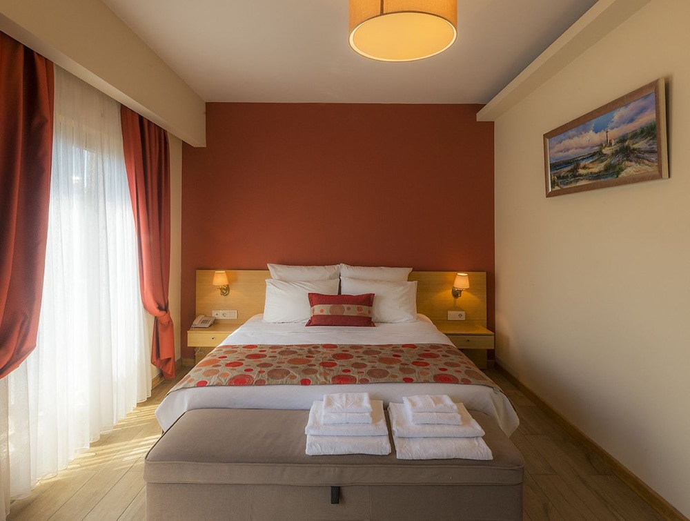 SUPERIOR, DOUBLE BED, COURTYARD VIEW