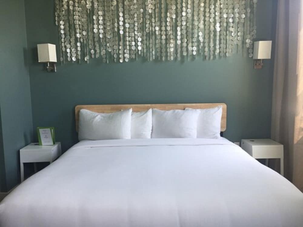 ELITE, KING BED, CITY VIEW
