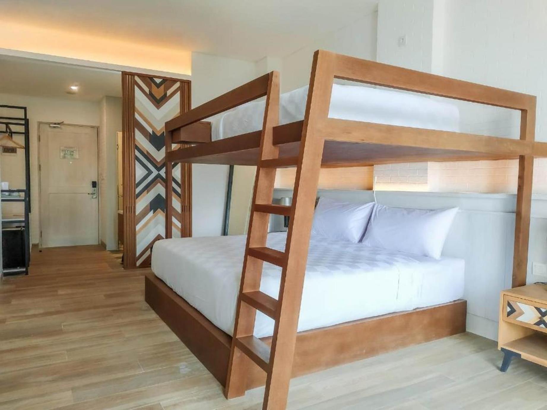 Deluxe Triple, Jambuluwuk Convention Hall and Resort Batu 3/5