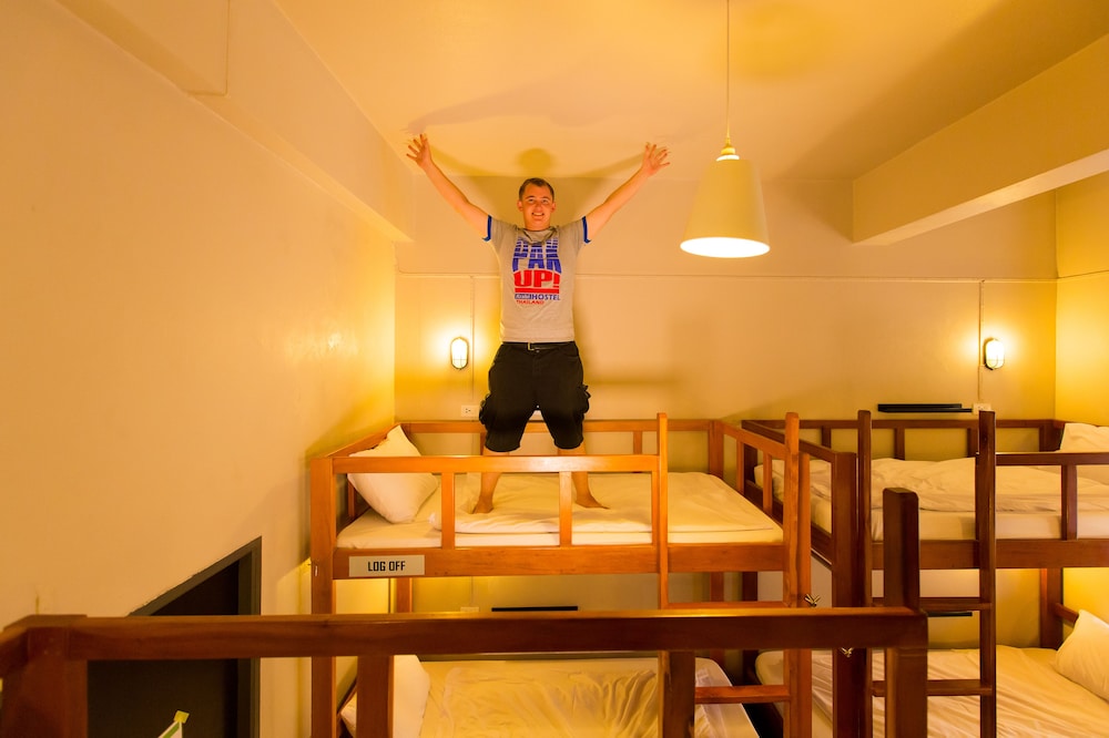 Pak-Up Hostel 50/56