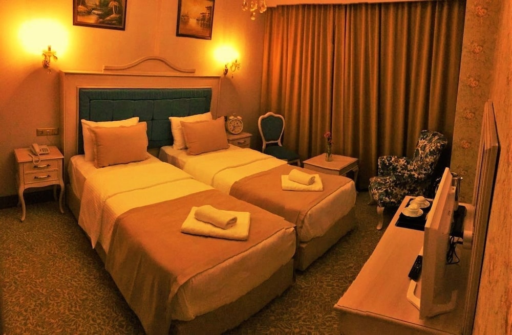 Vendome Hotel 12/46
