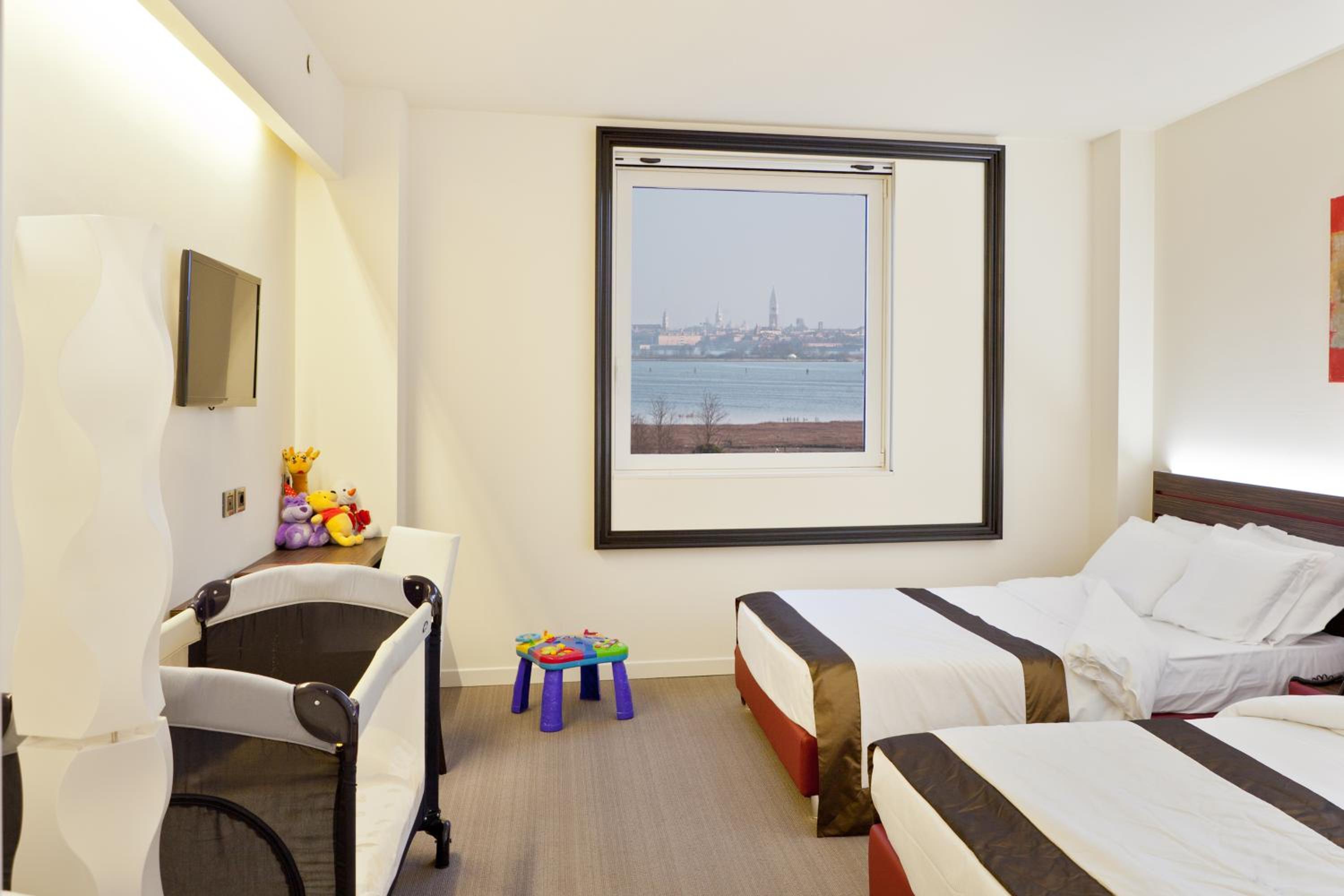 غرفة عائلية بسريرين مزدوجين بإطلالة، Antony Hotel Venice Airport 2/4