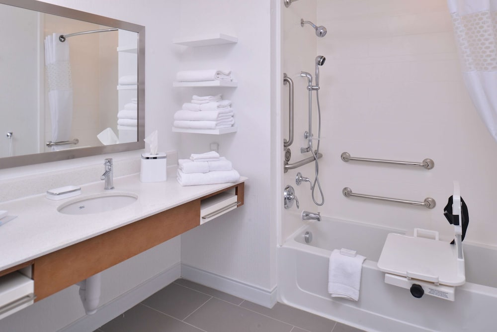 Hampton Inn And Suites Ames Ia 10/45
