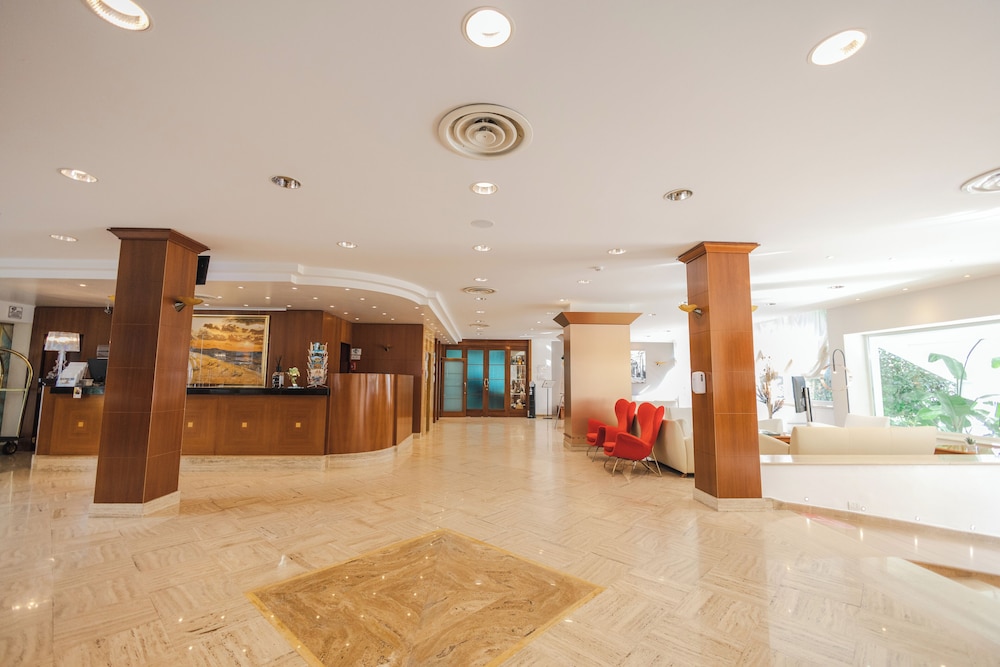 Lobby at Hotel Le Palme, Capaccio-Paestum