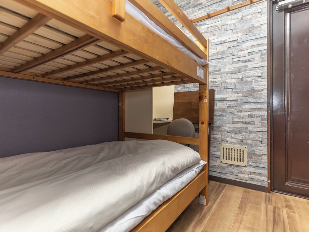 ROOM, TWIN BEDS, BUNK BED, SHARED BATHROOM