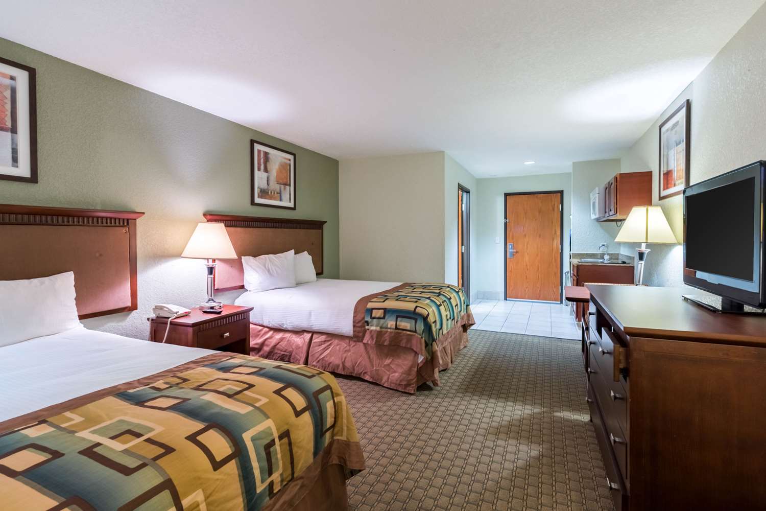 EFFICIENCY, 2 DOUBLE BEDS, SMOKING