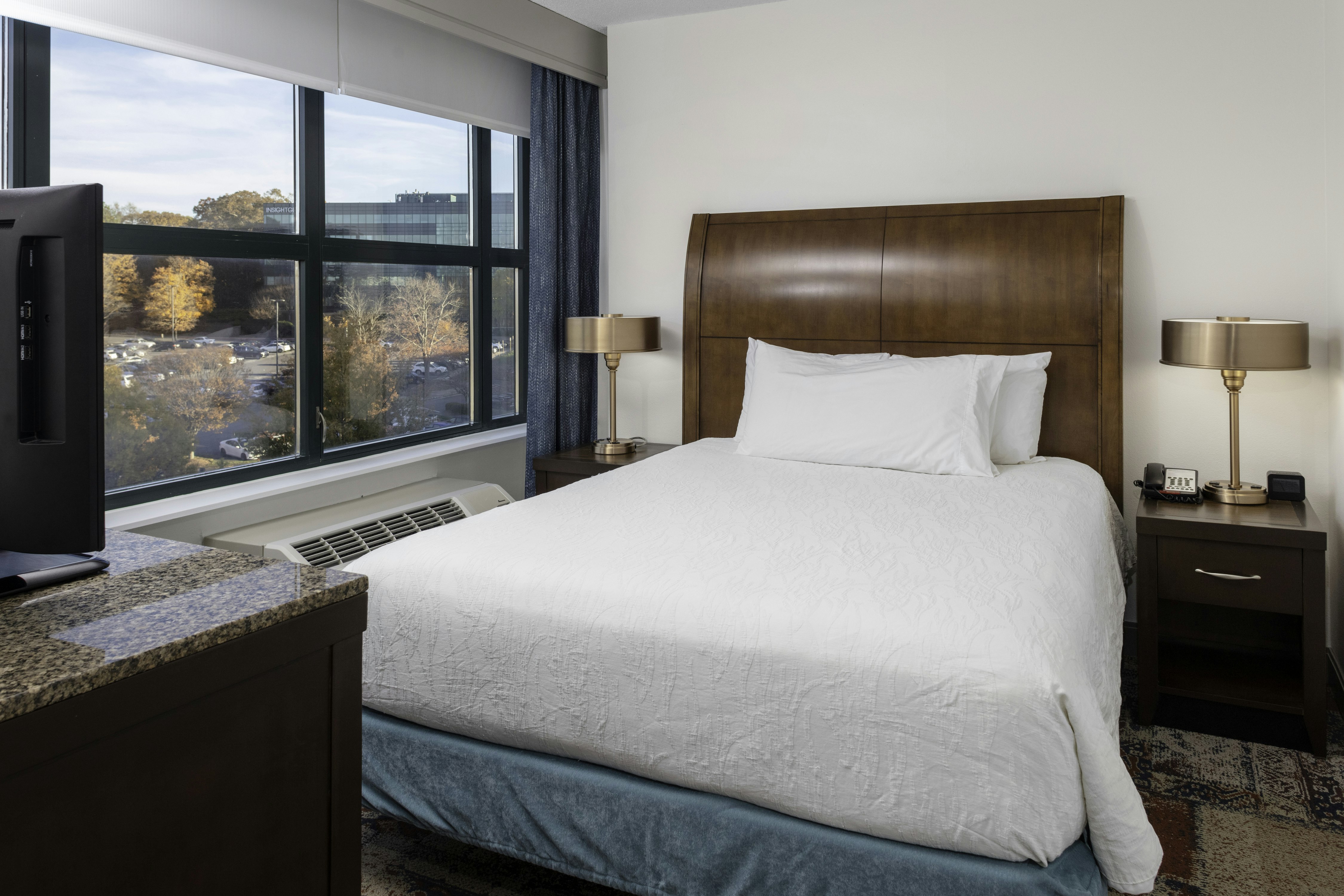 JUNIOR SUITE, QUEEN BED, SOFA