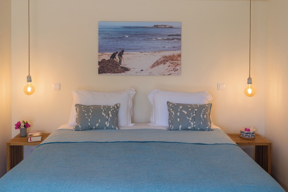 Standard, Queen Bed