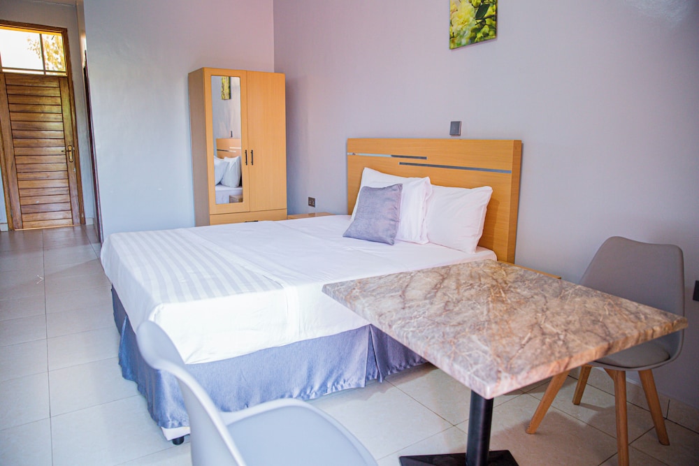 Romalo Guesthouse 12/24