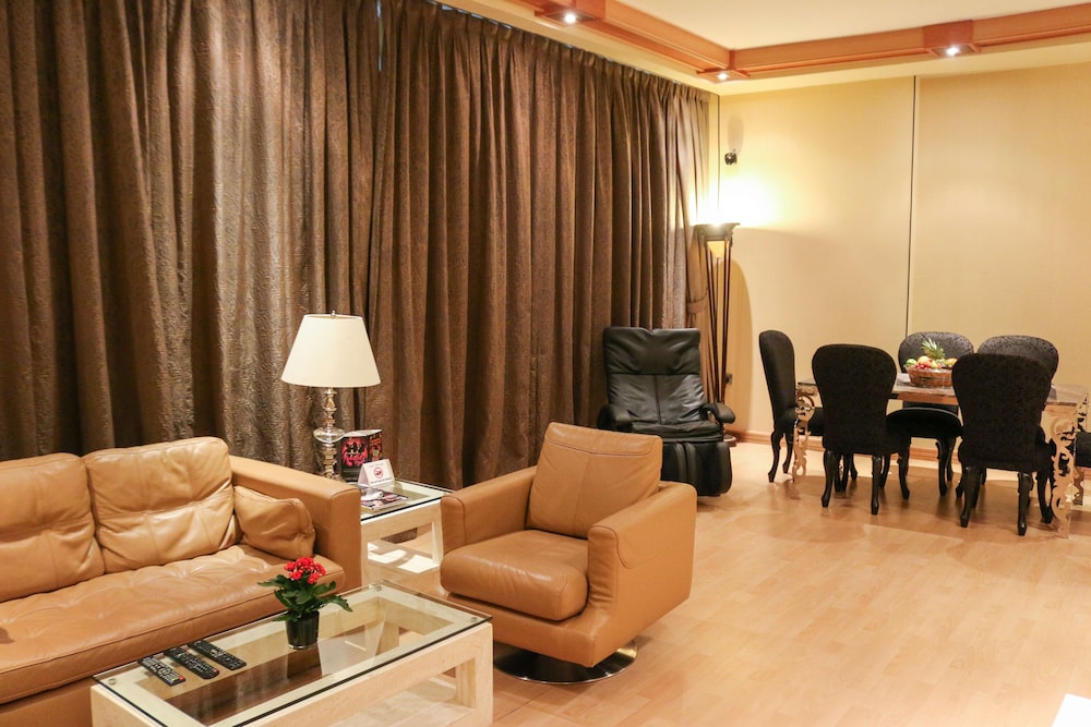 Elite Crystal Hotel 45/75