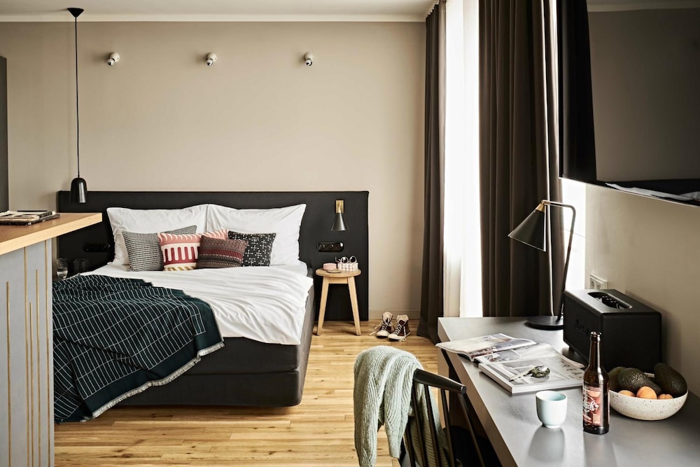 Roof Top, Studio, Queen Bed, Balcony