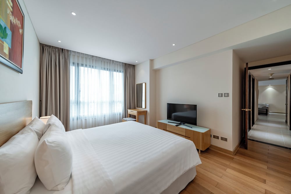 3 BEDROOMS, PREMIER, BALCONY