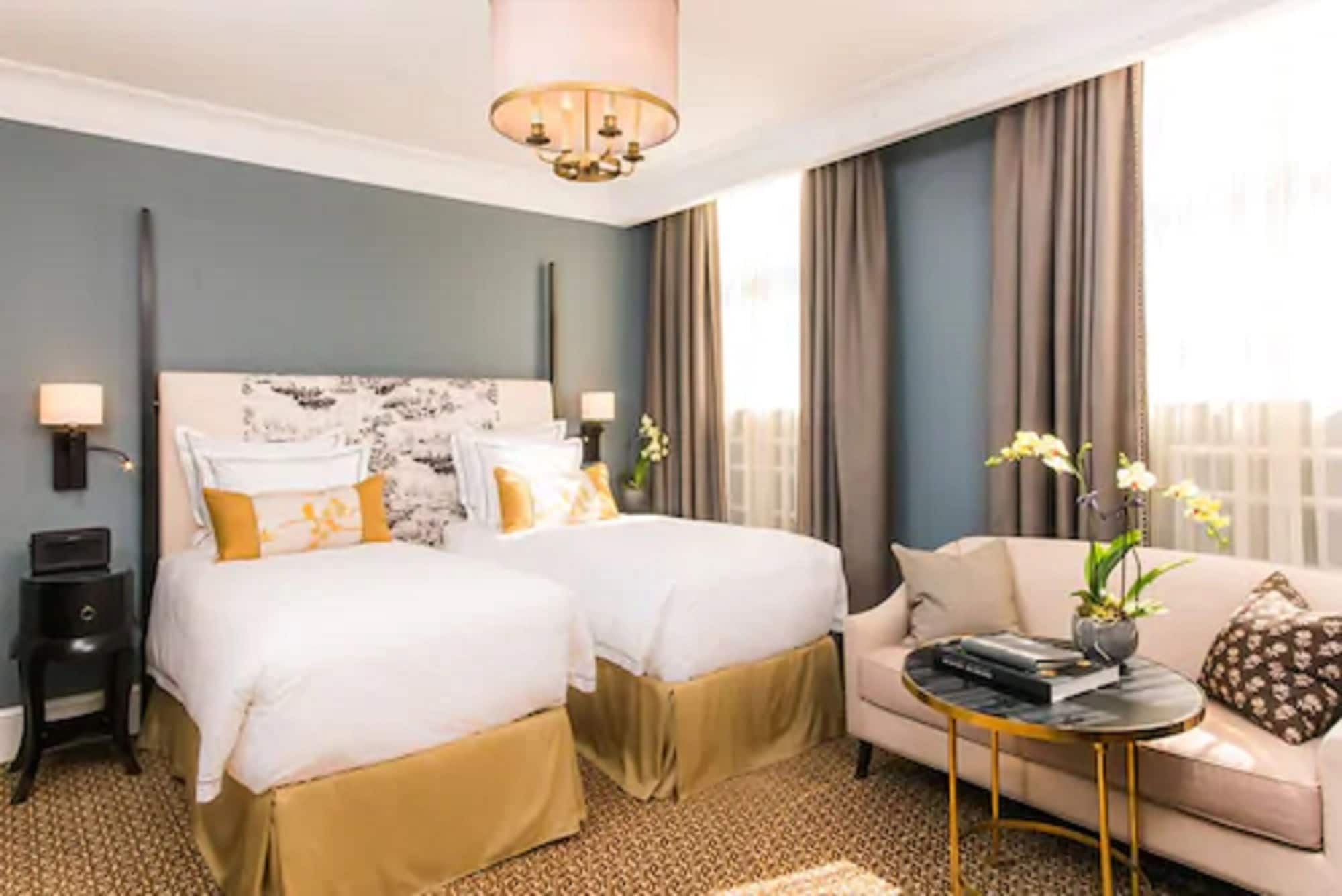 DELUXE, TWIN BEDS