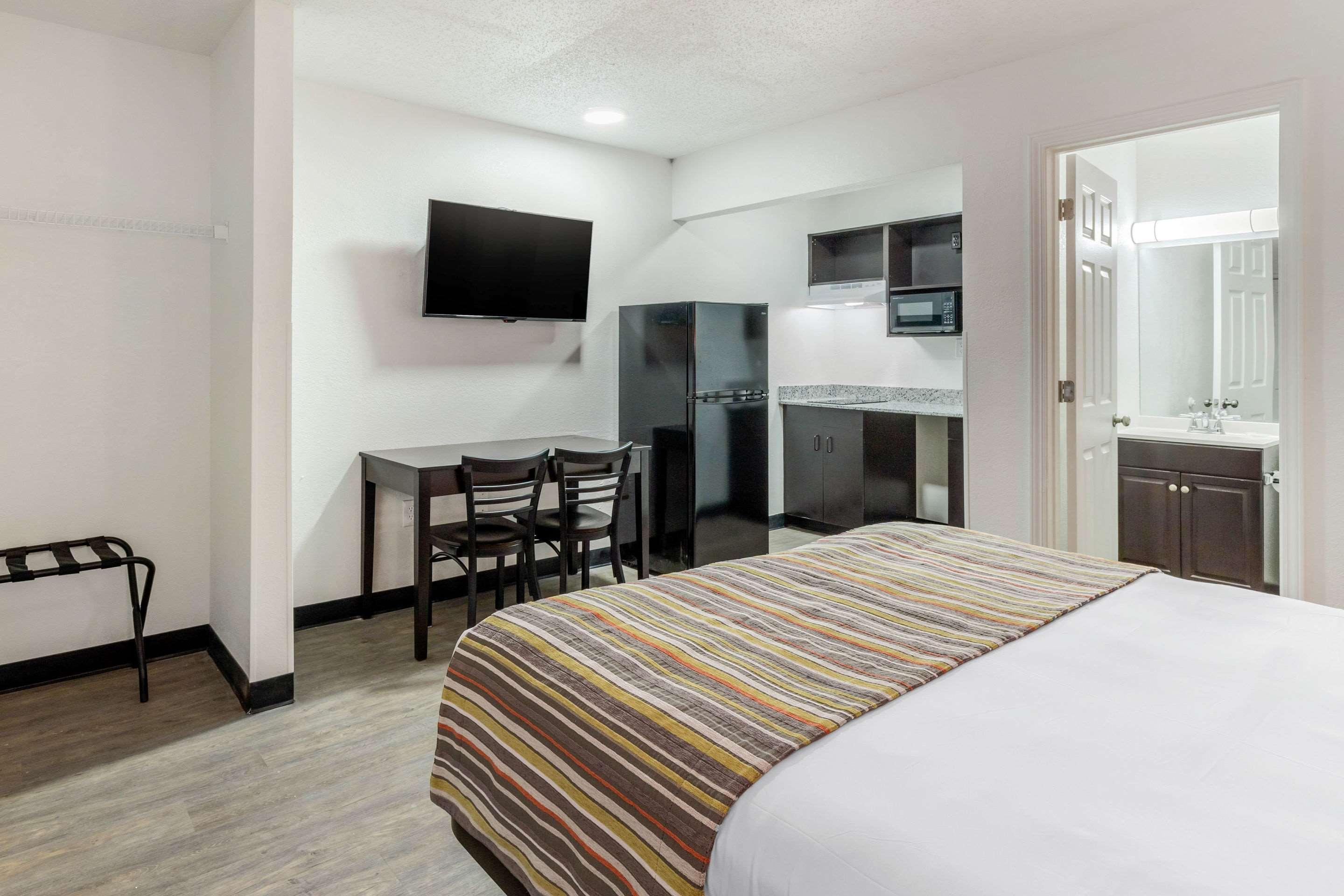 غرفة بسرير كوين، Suburban Studios Spartanburg - I-26 5/7