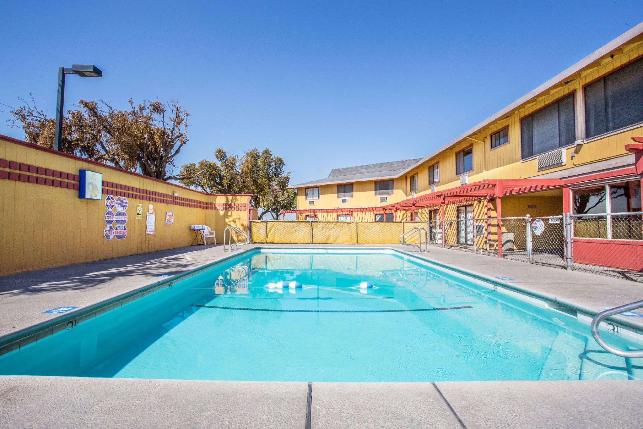 Travelodge By Wyndham Turlock 15/18