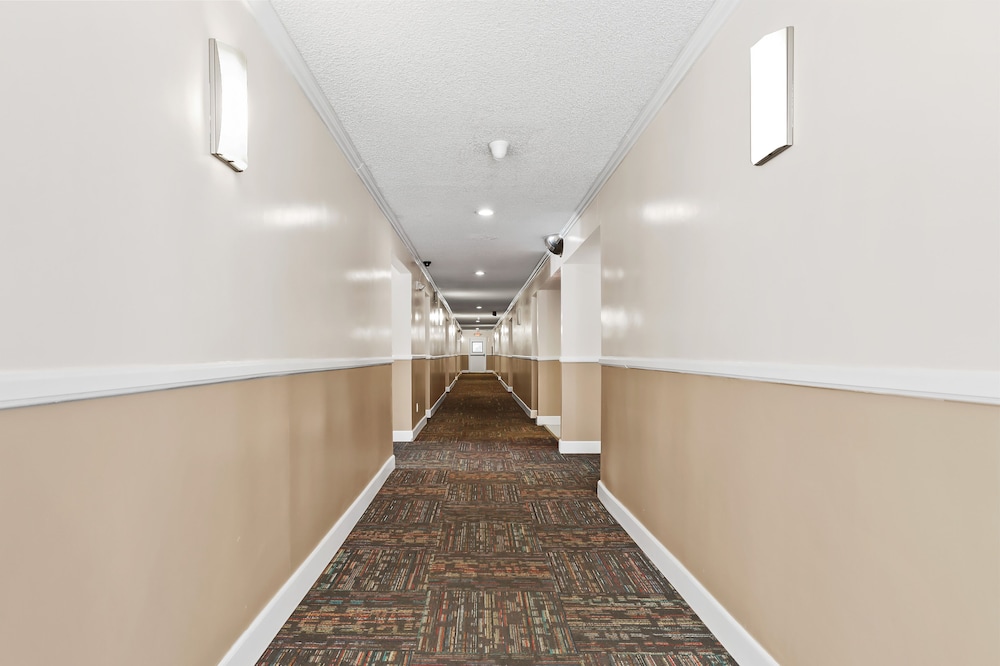 Brookhurst Plaza Inn 24/39