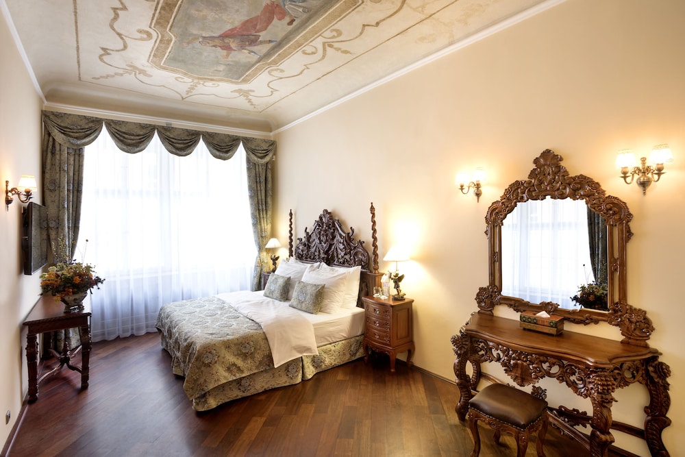 Iron Gate Hotel And Suites 18/71