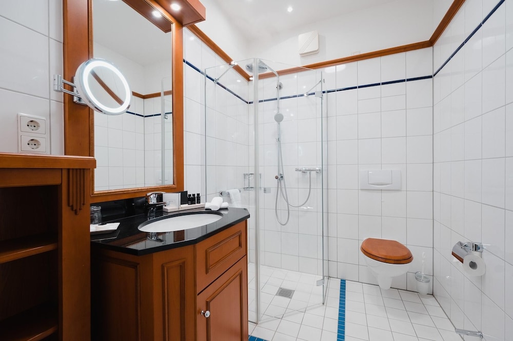 Louisas Place Hotel 107/108