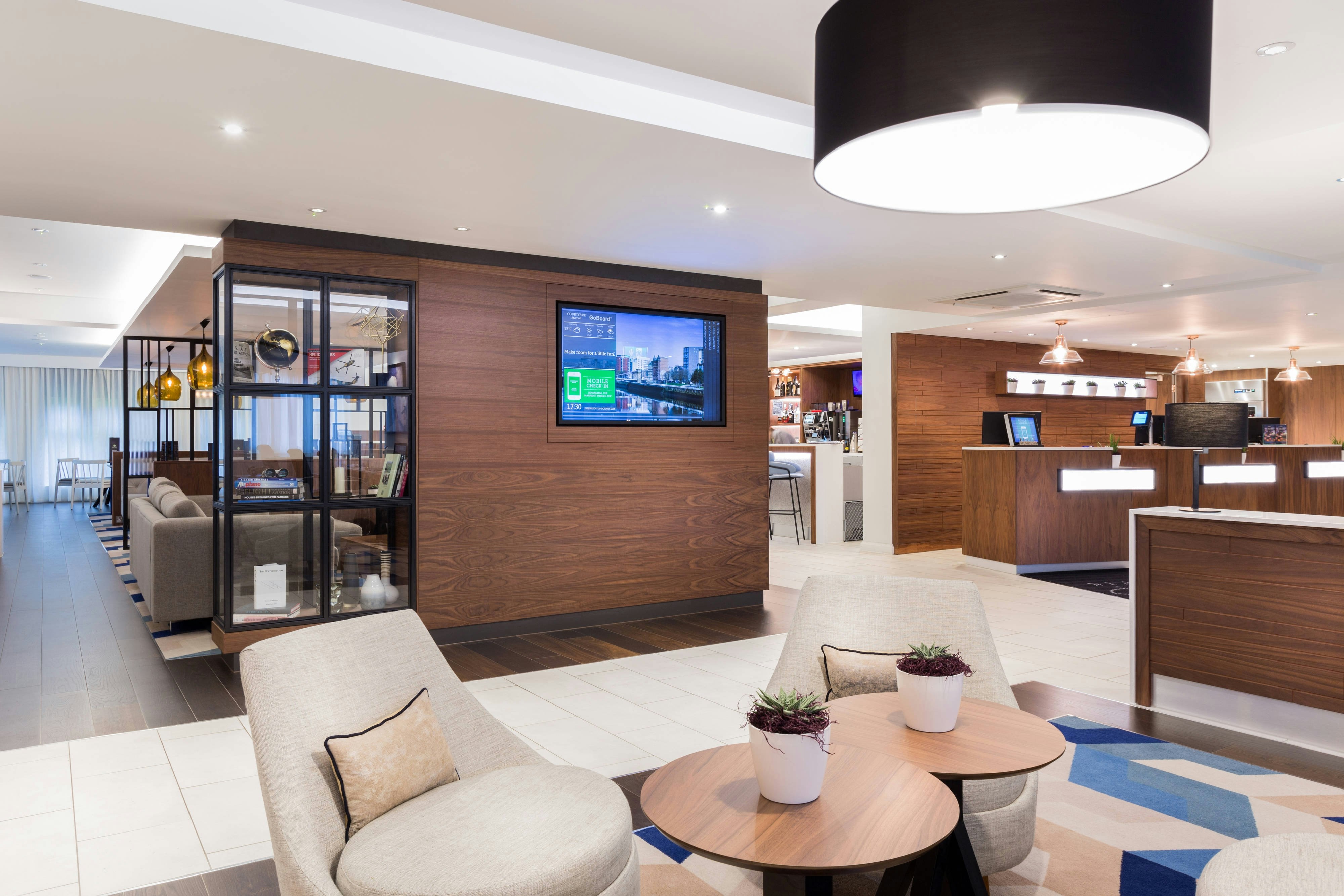Courtyard By Marriott Glasgow Airport 24/36