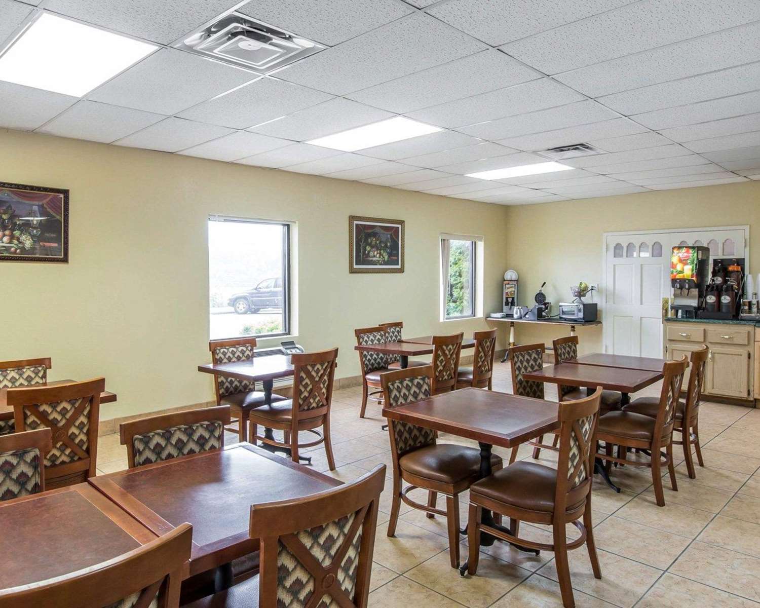 Econo Lodge Dalton West 22/26