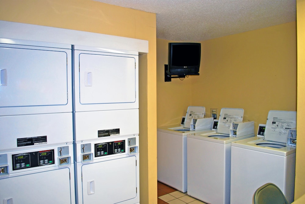 Extended Stay America Select Suites - St. Louis - Airport - Central 30/48