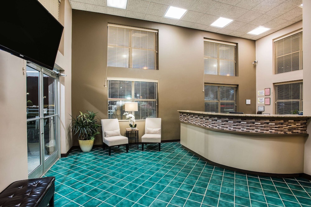 Super 8 By Wyndham Sevierville Riverside 22/45